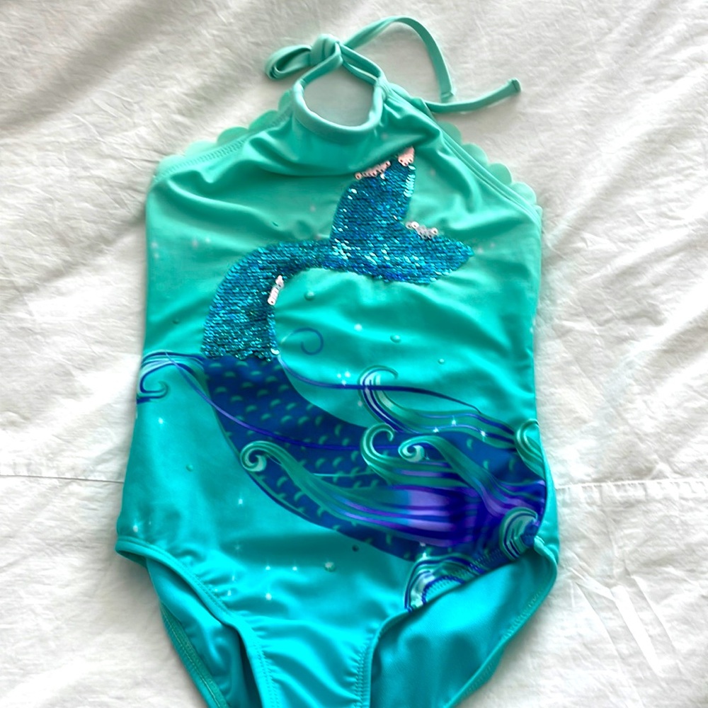 NWOT. Never worn Girls swimsuit 🩱 , size 7/8